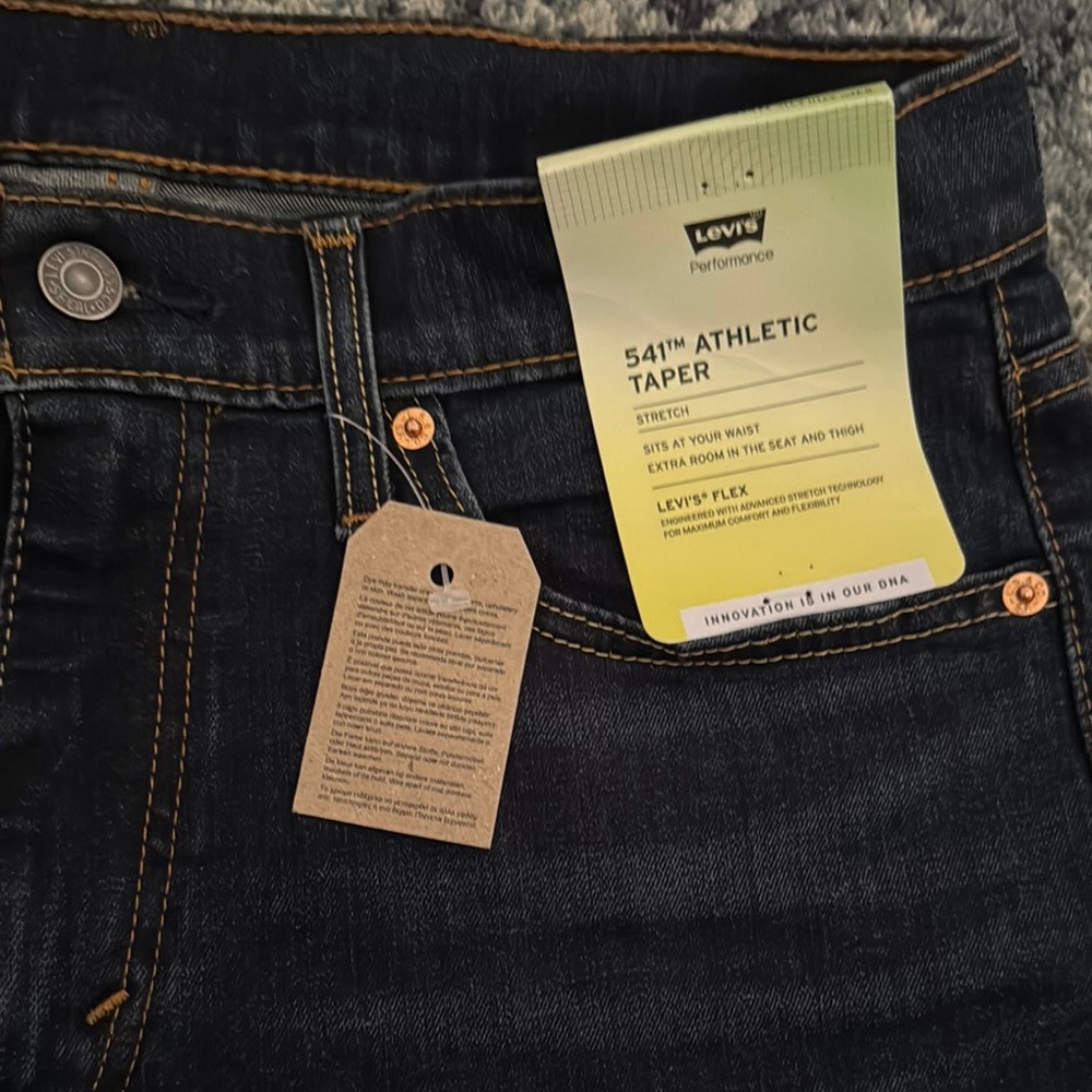 🎉 HP 🎉Levi's Relaxed Blue Jeans Classic Indigo Wash - Picture 2 of 6